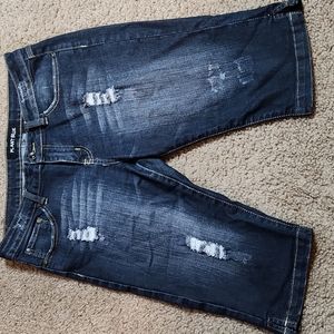 Woman's Knee-length Capris